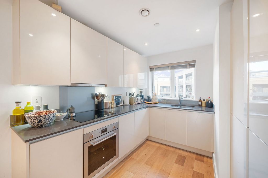 Property photo 2 of 23