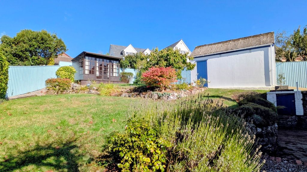 Property photo 2 of 23