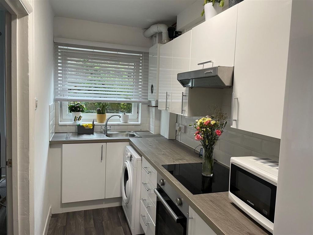 Property photo 1 of 10 New Kitchen.Jpg