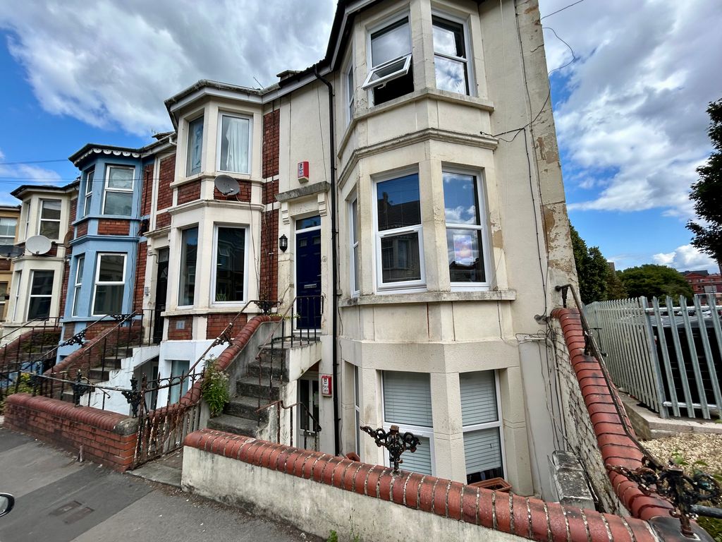 Property photo 1 of 10 View