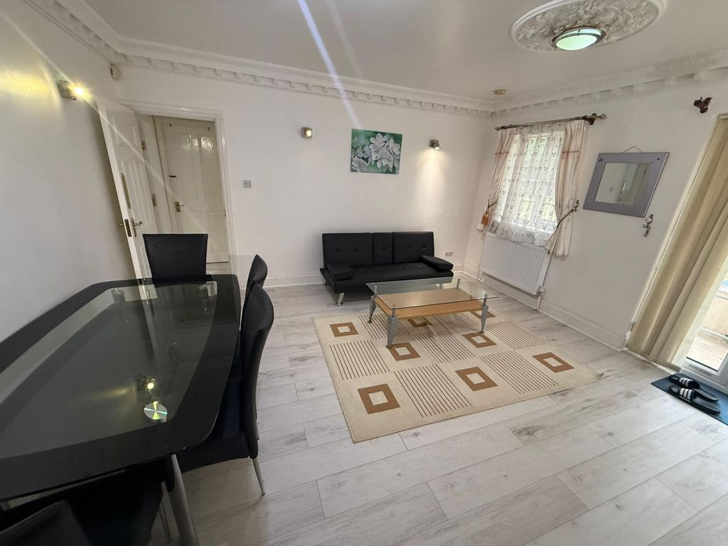 Property photo 1 of 8 1-Bedroom Flat To Let Pershore Road, B29