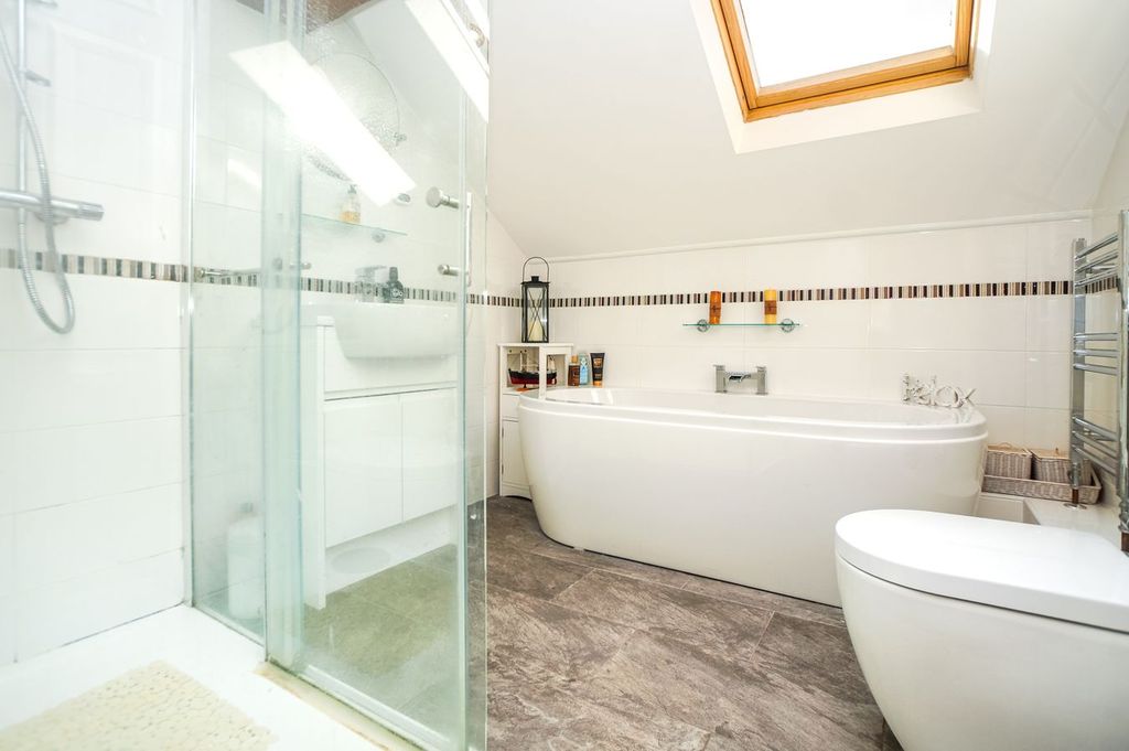 Property photo 3 of 20 Bathroom