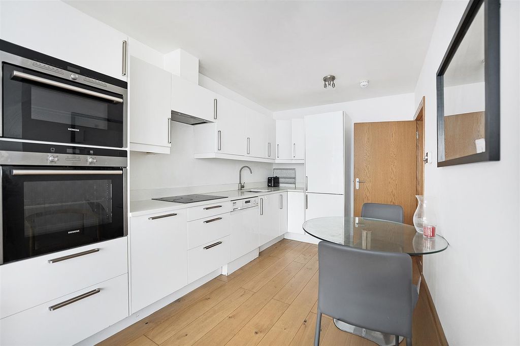 Property photo 3 of 15 Lounge/Kitchen