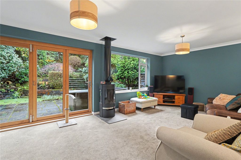 Property photo 1 of 20 Living Room