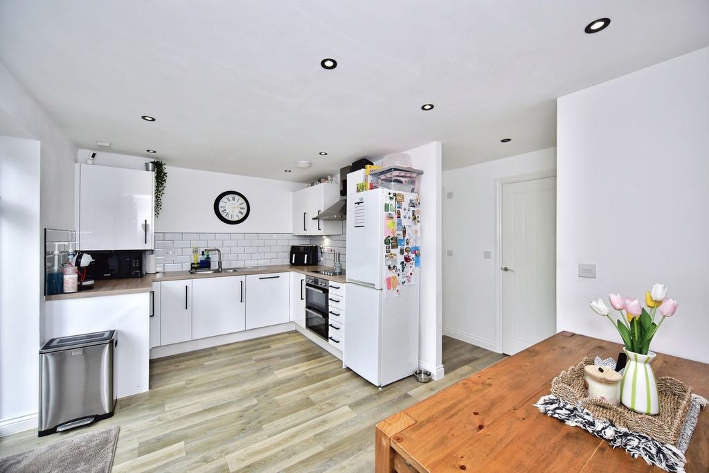 Property photo 1 of 17 Pbox-Img.Jpg