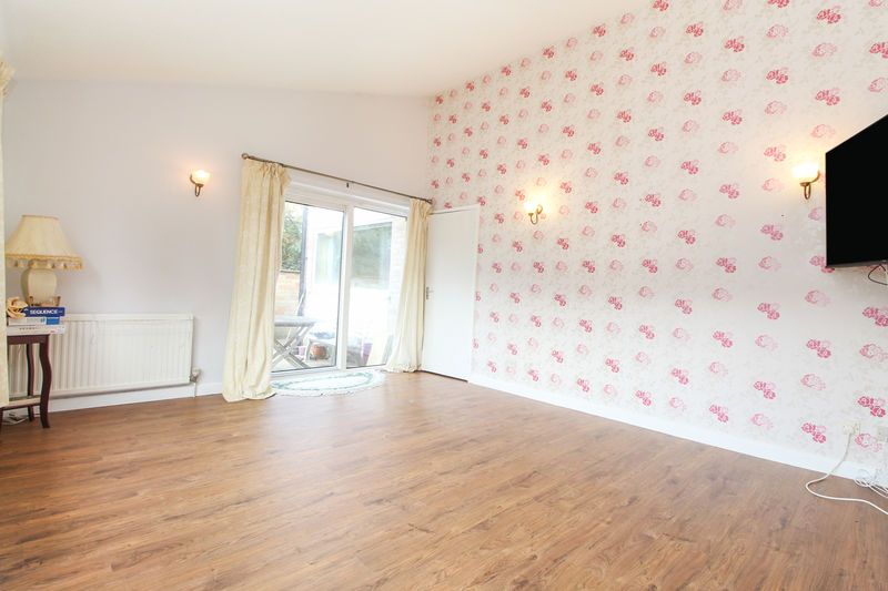 Property photo 2 of 17 Lounge