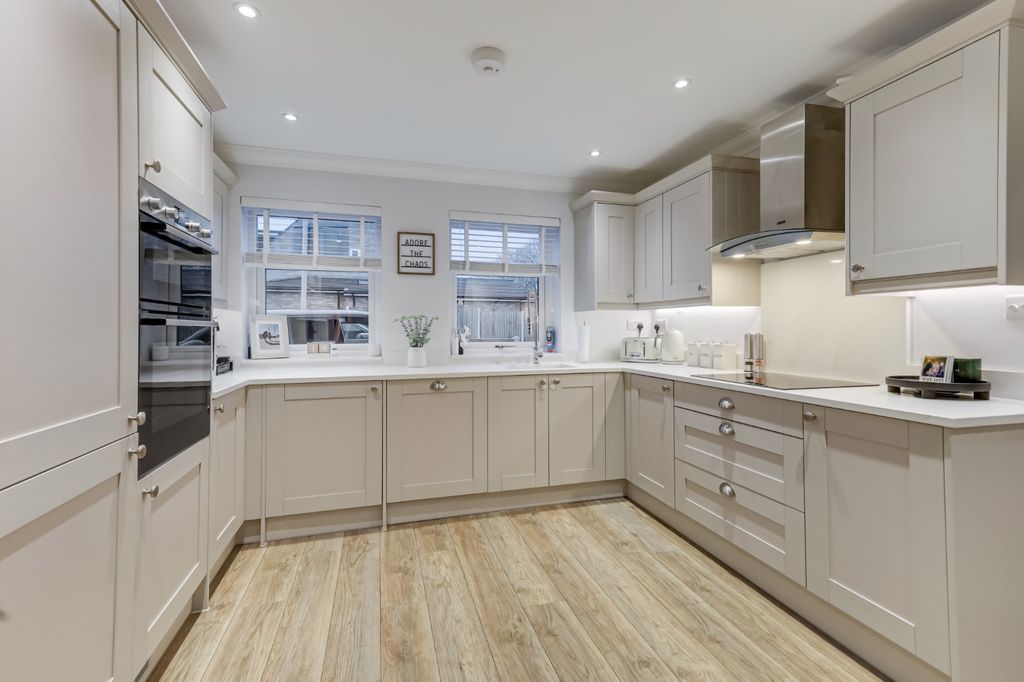 Property photo 2 of 26 4808895