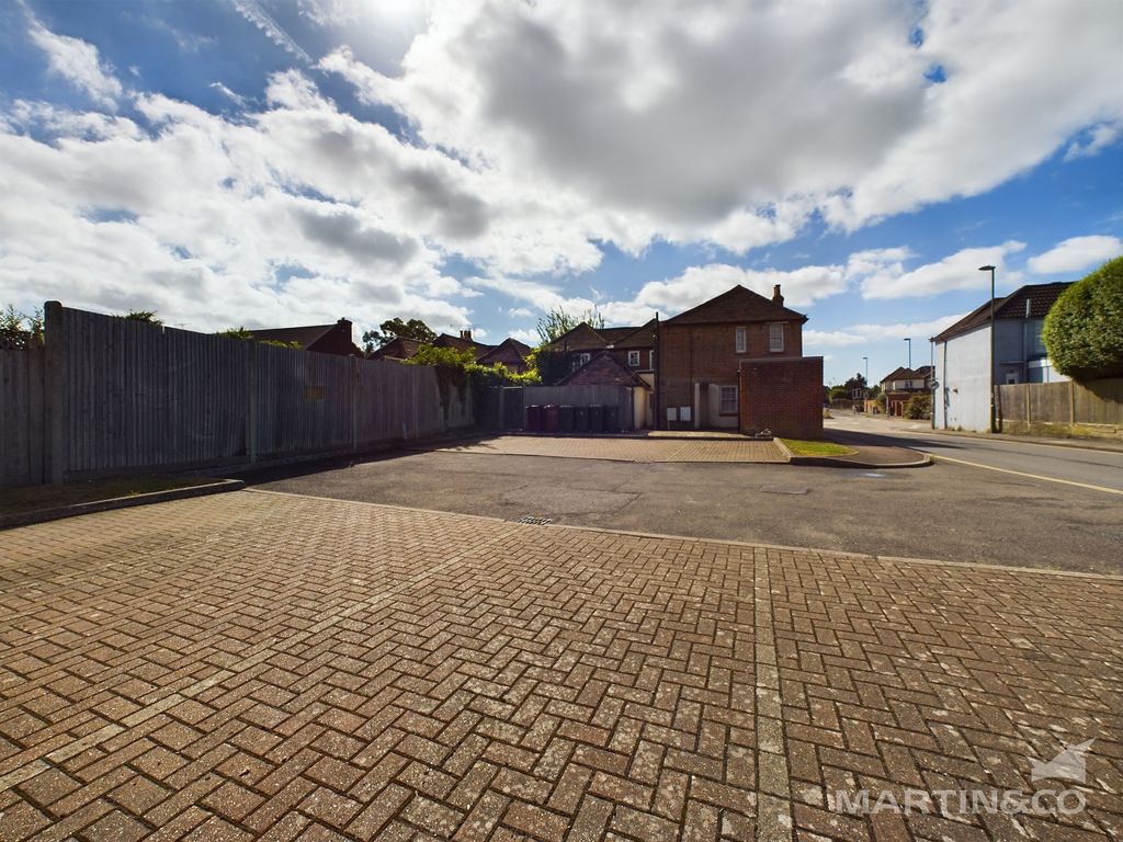 Property photo 3 of 52 Cam02456G0-Pr0092-Still038