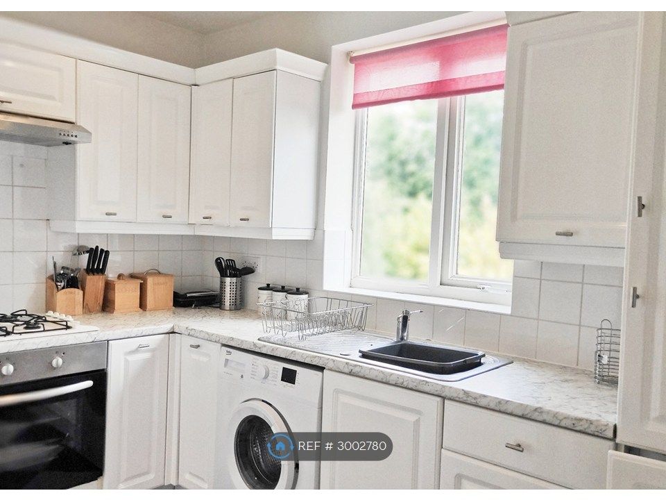 Property photo 3 of 13 Kitchen