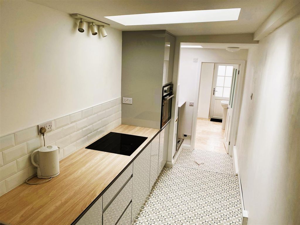 Property photo 2 of 10 Kitchen.Jpg