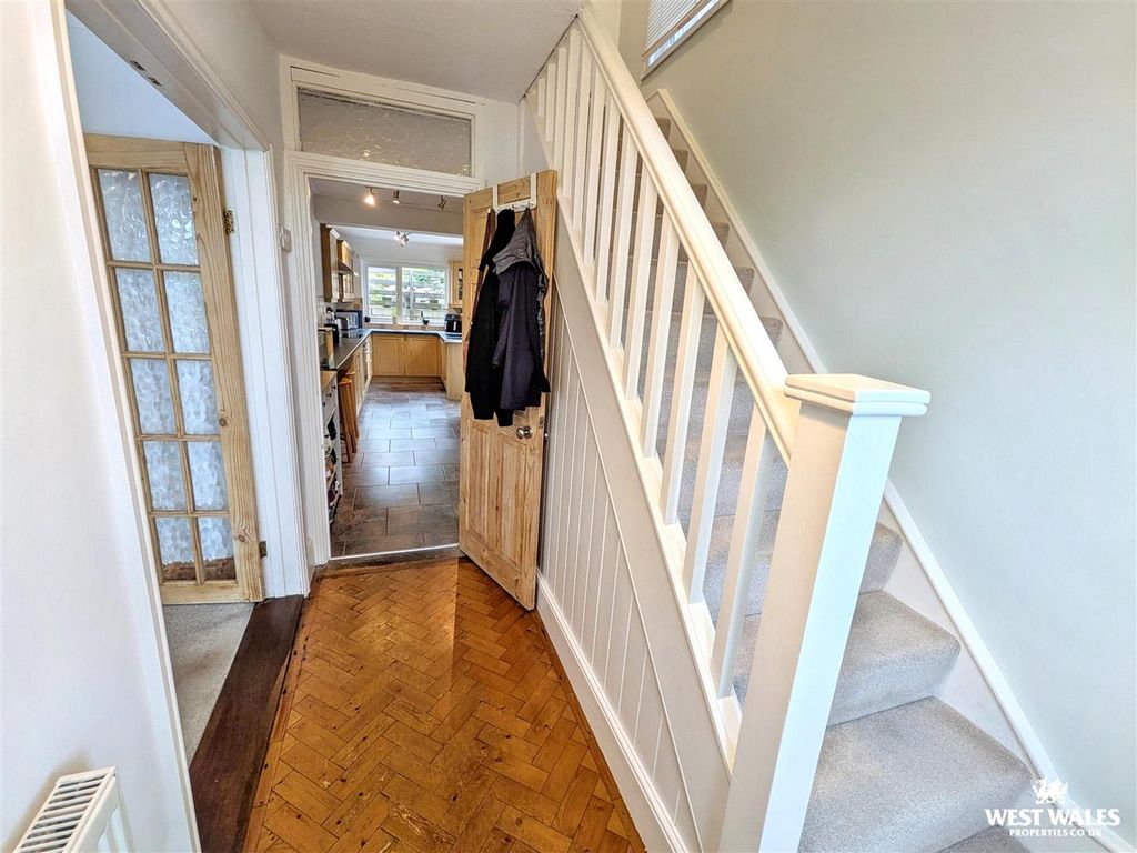 Property photo 2 of 24 7720.Jpg