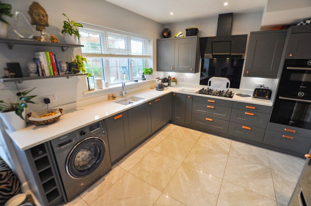 Property photo 3 of 13