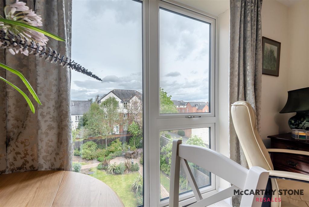 Property photo 3 of 12 8595970-Interior12.Jpg