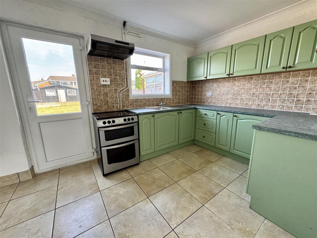Property photo 3 of 13 Kitchen