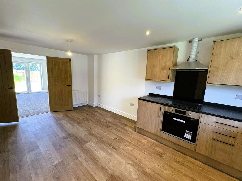 Property photo 2 of 18 Kitchen/Dining Room