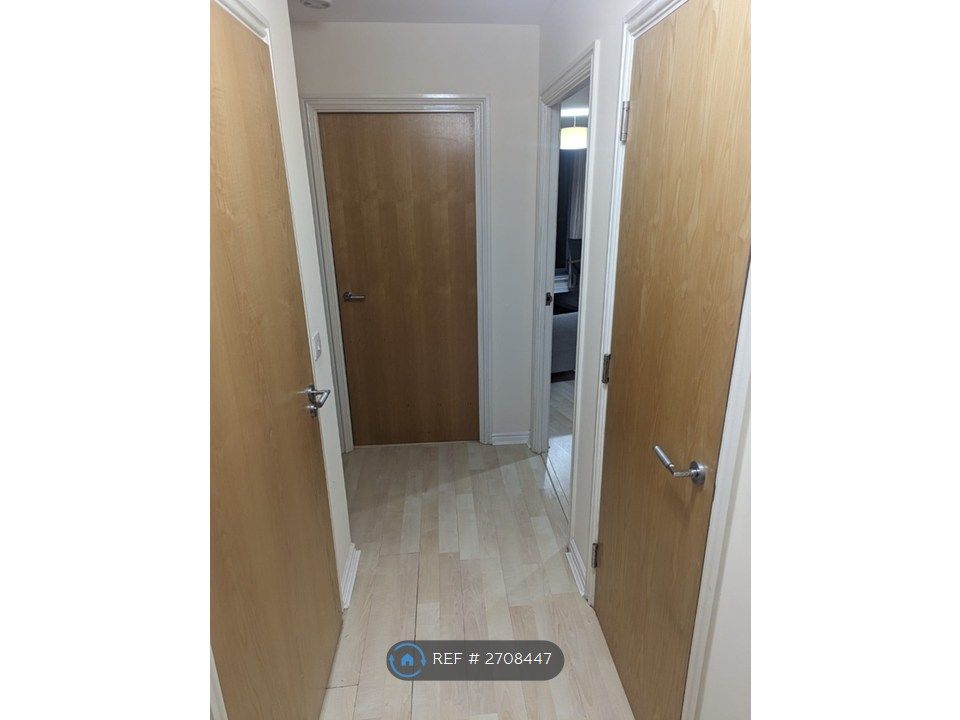 Property photo 3 of 8 Hallway