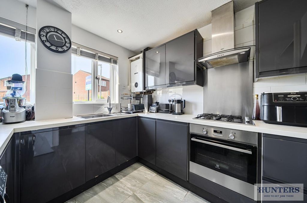 Property photo 3 of 19 F691F03A-F782-41A7-8Cee-2d374F4B9Fc7.Jpg