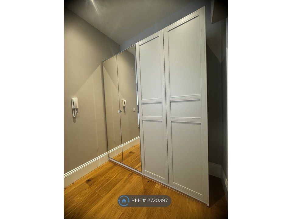 Property photo 3 of 6 Dresser