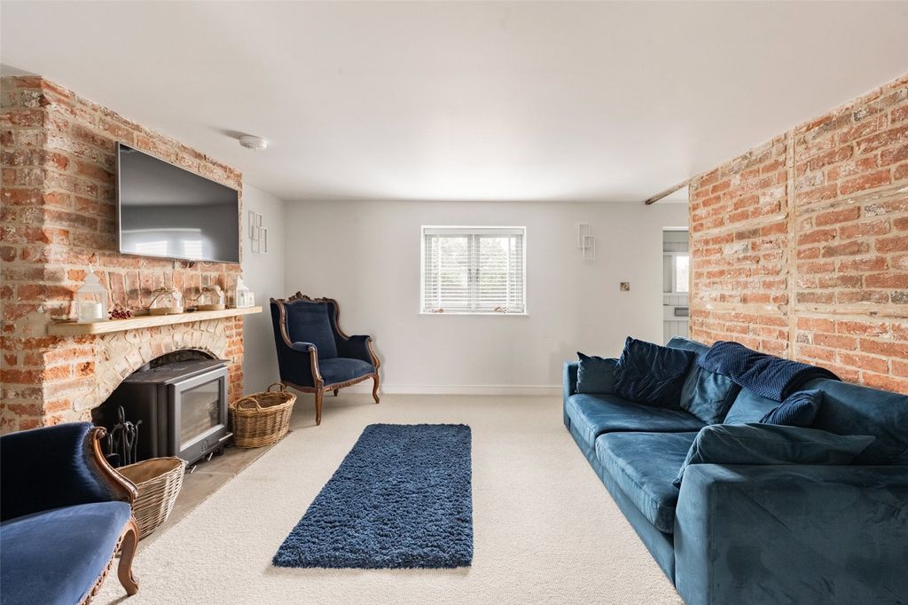 Property photo 3 of 13 Sitting Room