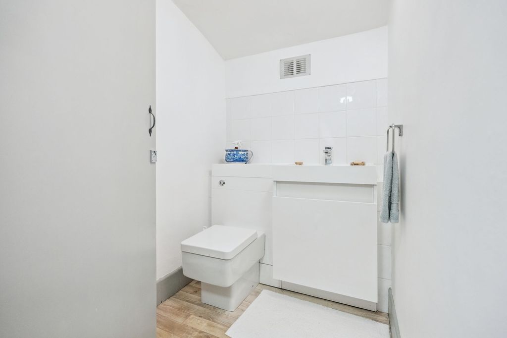 Additional image 10 of 2 bed flat for saleHigh Street, Dunblane FK15