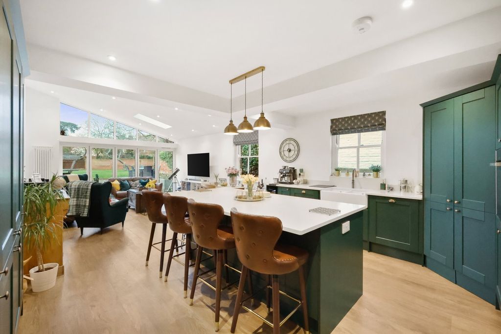 Property photo 2 of 22