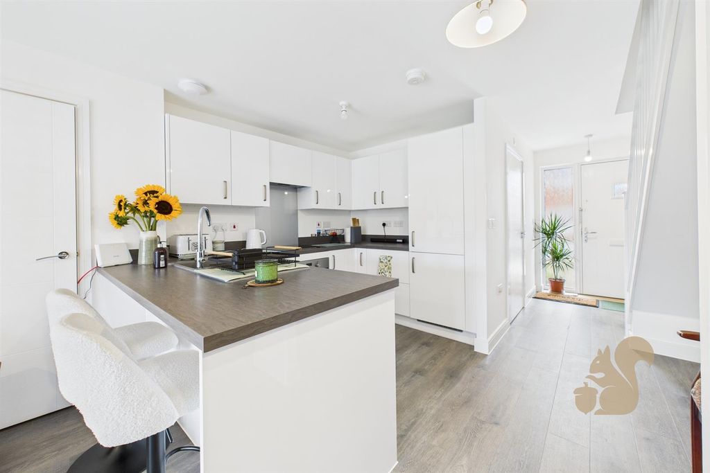 Property photo 3 of 16 Kitchen