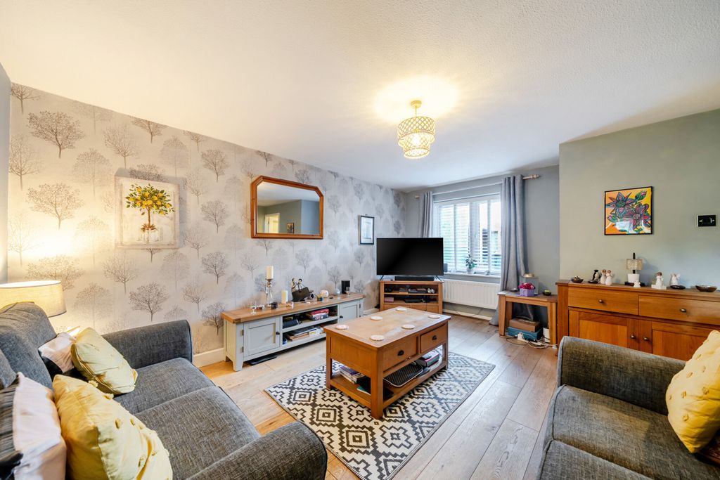 Property photo 1 of 16 1536091-7-6Ad1Fd0...