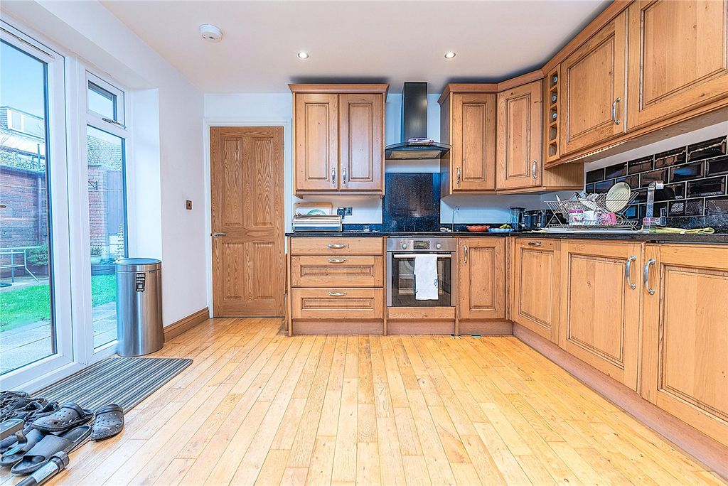 Property photo 3 of 33 Picture No. 18