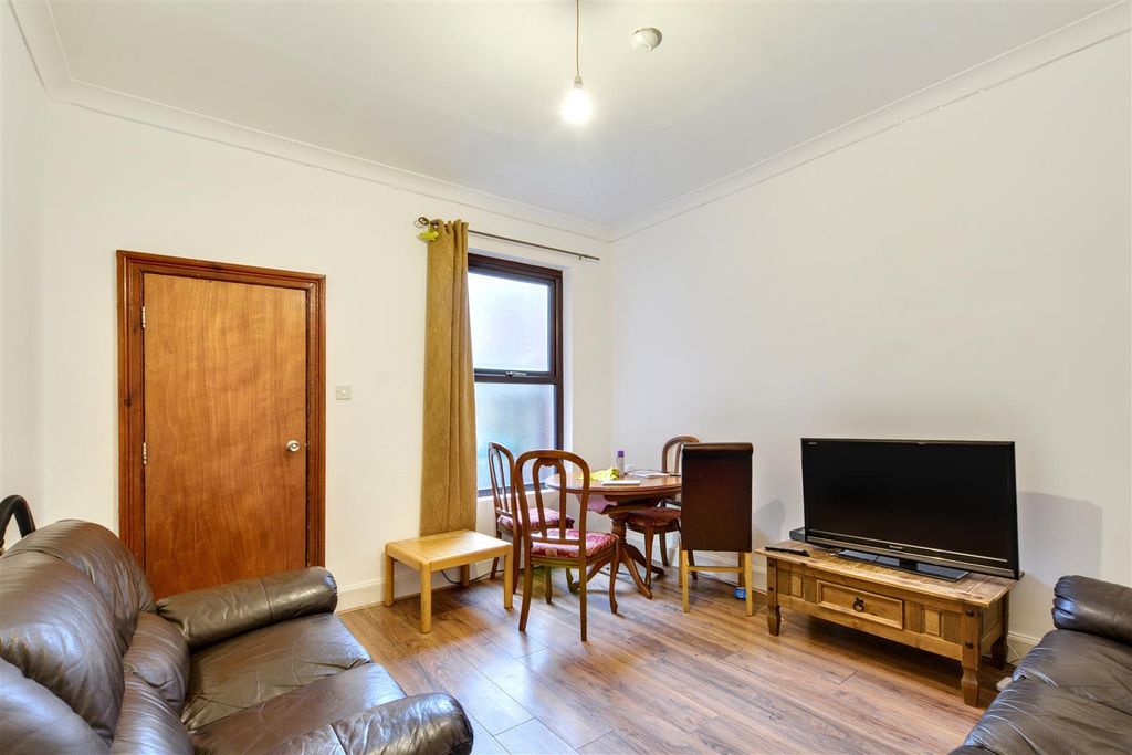 Property photo 3 of 15 Lounge_1.Jpeg