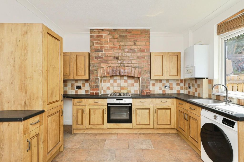 Property photo 2 of 16 Dining Kitchen