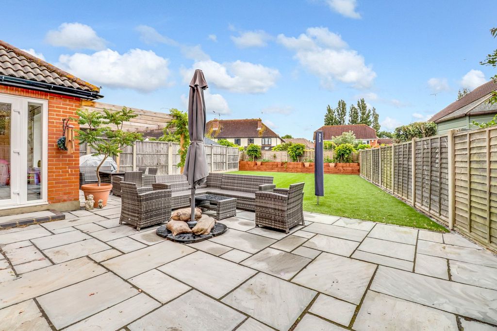 Property photo 3 of 27