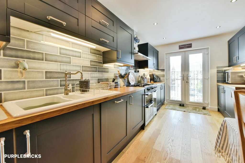Property photo 3 of 20 Kitchen/Dining Room
