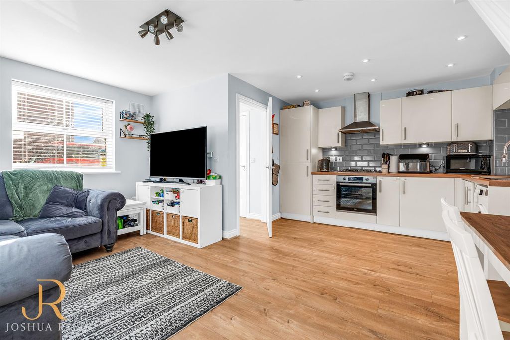 Property photo 2 of 12 Internal-6.Jpg