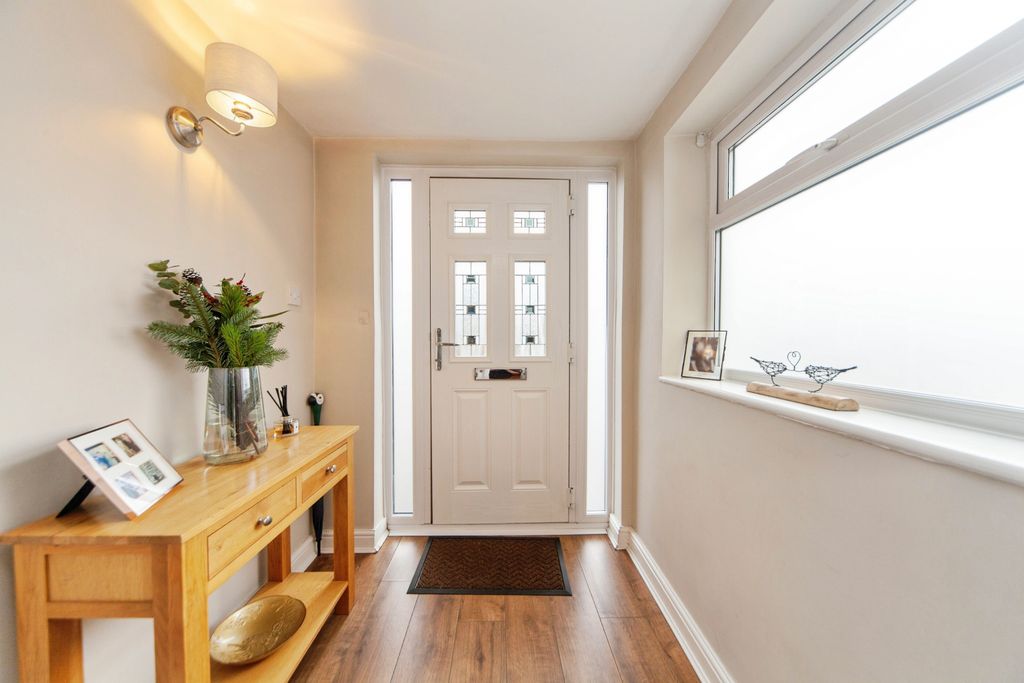 Property photo 2 of 16 Entrance Porch