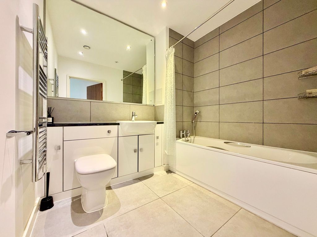 Property photo 3 of 12 Family Bathroom