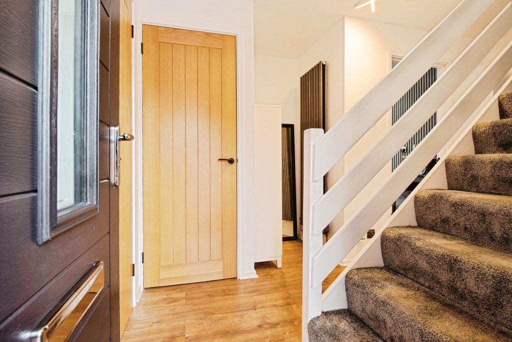 Property photo 2 of 20 Hallway