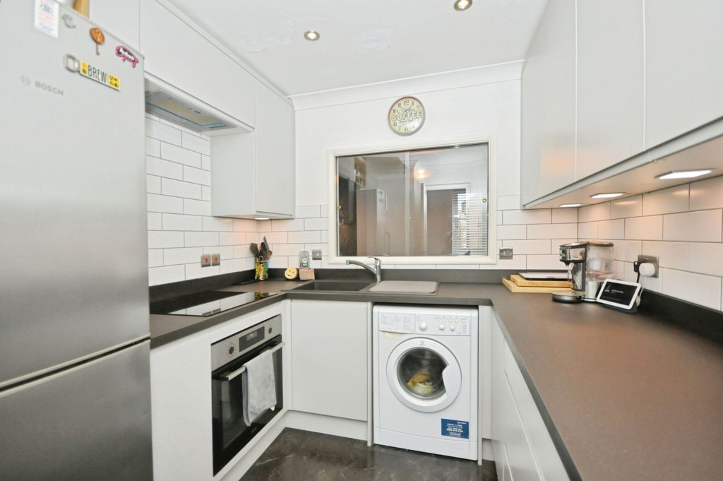 Property photo 3 of 20 Kitchen