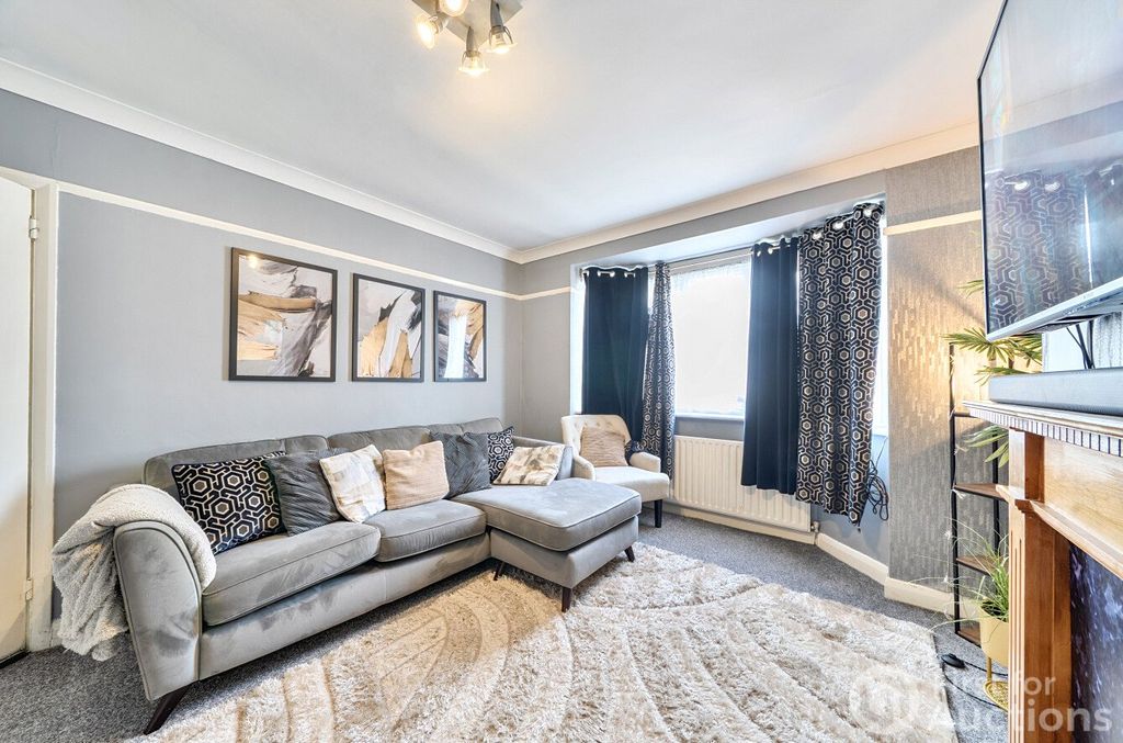 Property photo 2 of 13 2