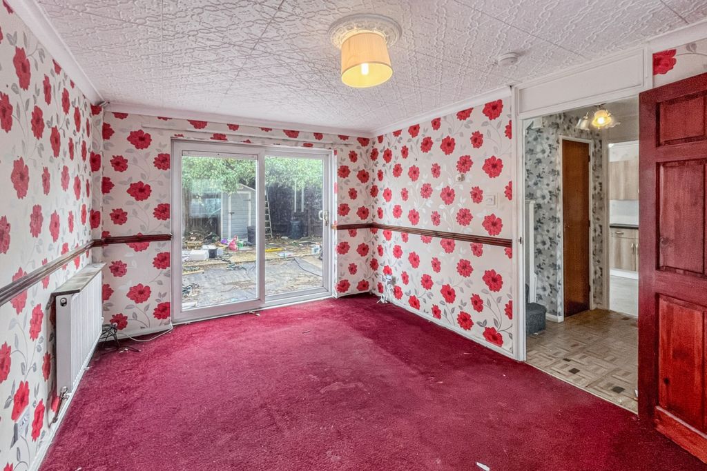 Property photo 2 of 16 20 Elsworth Close, Feltham, Middlesex, Tw14 8Sf