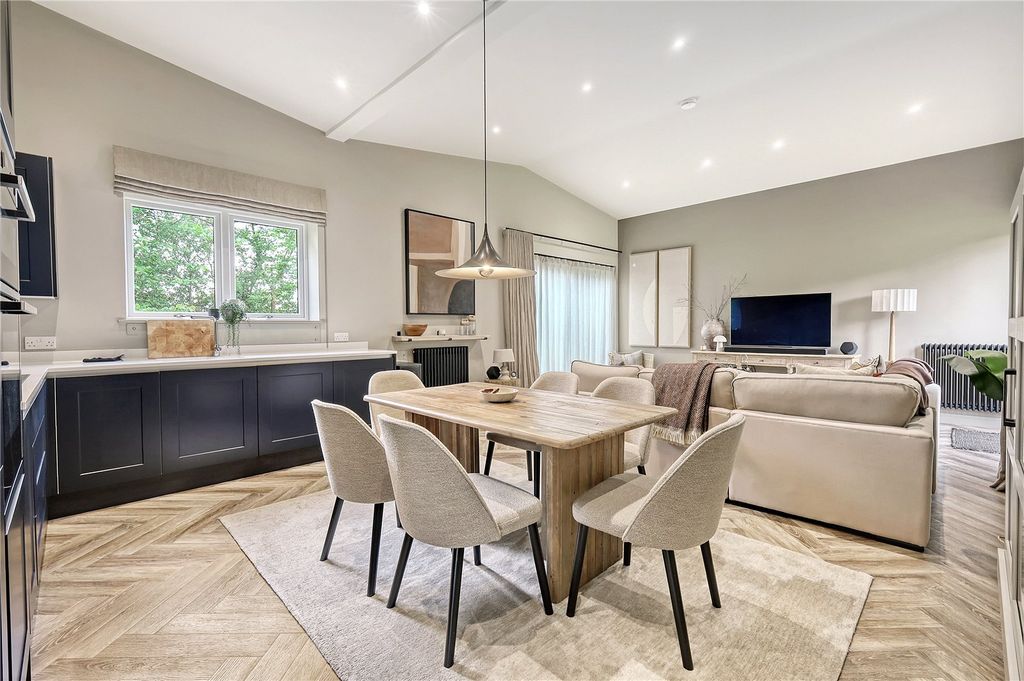 Property photo 2 of 25 Kitchen/Dining