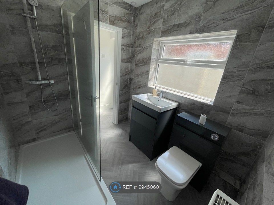 Property photo 3 of 8 Shower Room