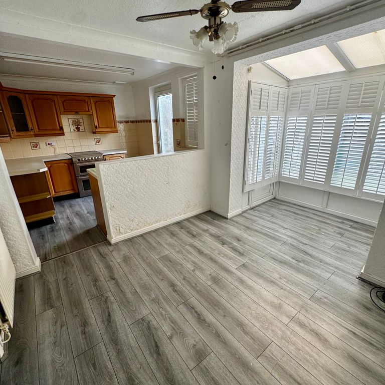 Property photo 3 of 9 Kitchen