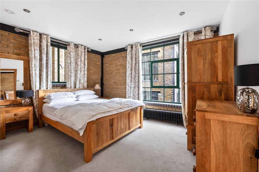 Property photo 3 of 20 Bedroom