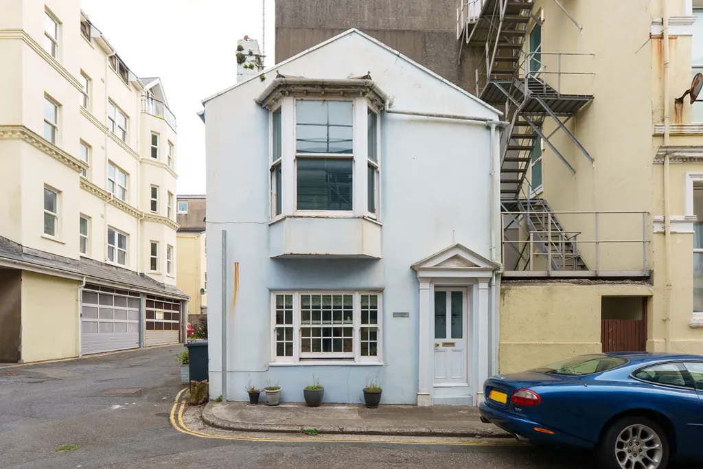 Property photo 1 of 11