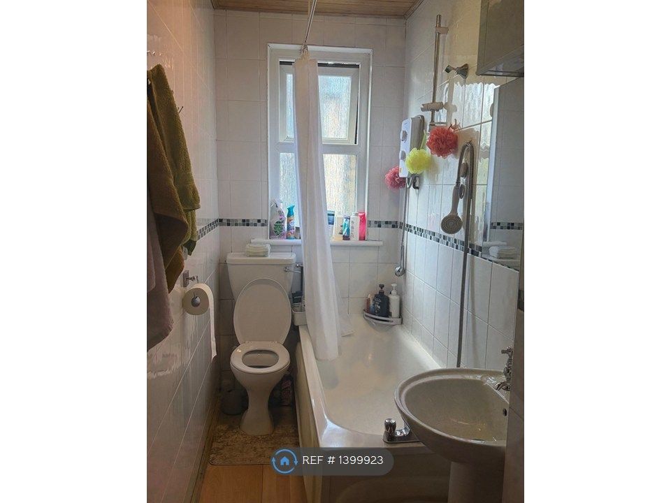 Property photo 2 of 7 Bathroom