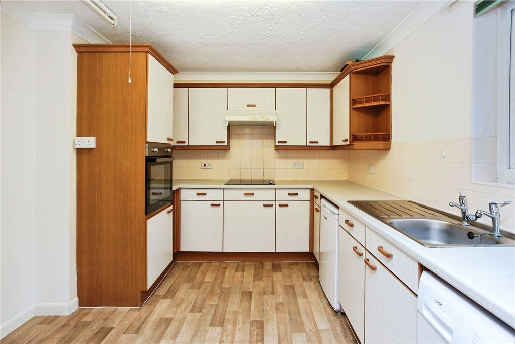 Property photo 2 of 11 Kitchen