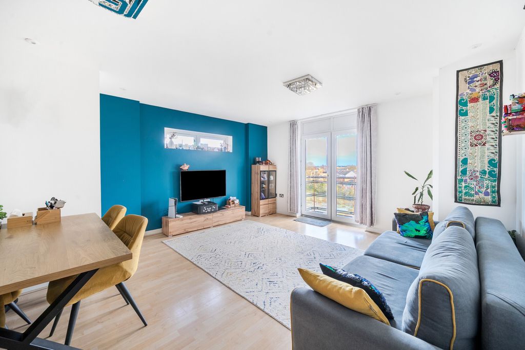 Property photo 2 of 21 1410565-12-698c94...