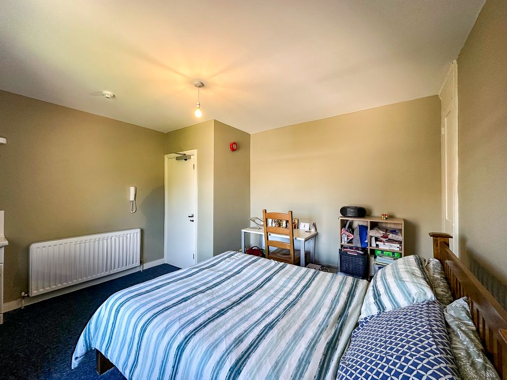 Property photo 2 of 14 Room 10 (1)