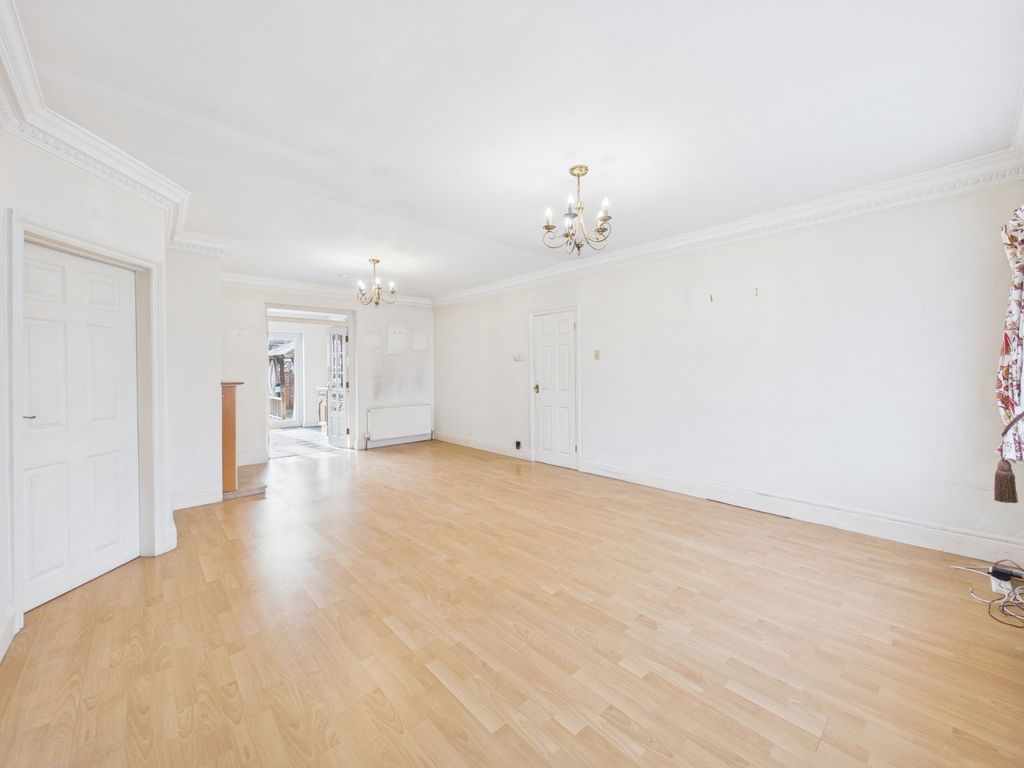 Property photo 2 of 25 Picture No. 04