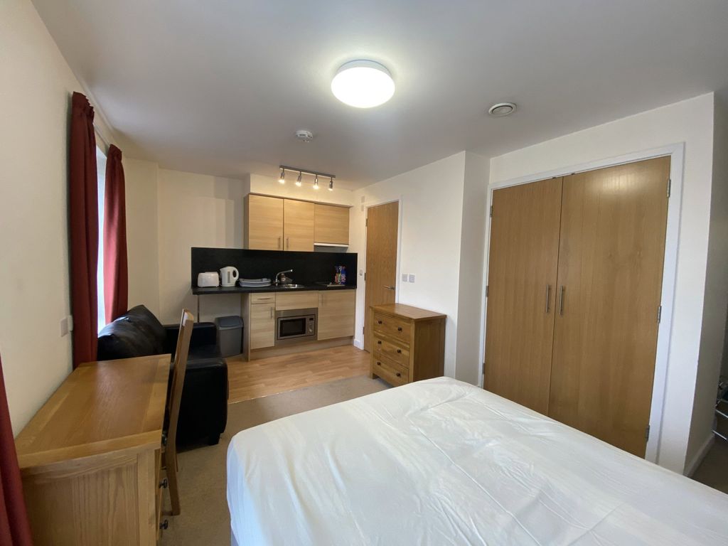 Property photo 3 of 12 Studio Area